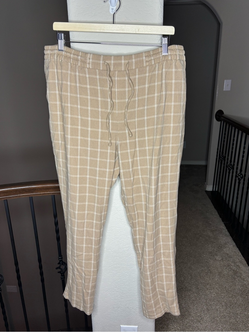 Old Navy Beige Plaid Drawstring Pants Style 737911-03 Size XL Stretch Cozy